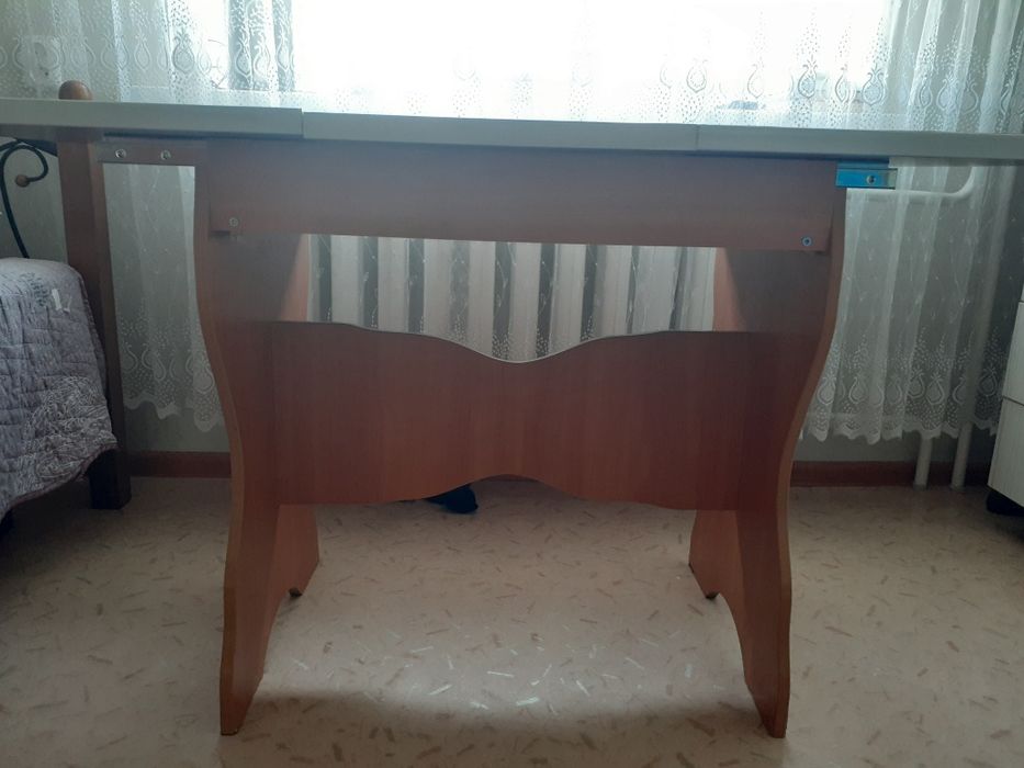 Продам кухонный стол