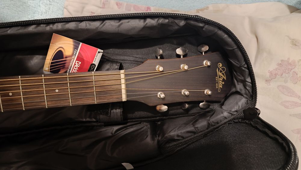 Гитара акустическая