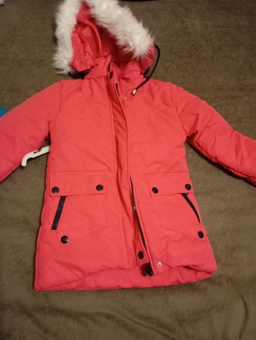 Продам куртку на девочку. Размер 116 - 122