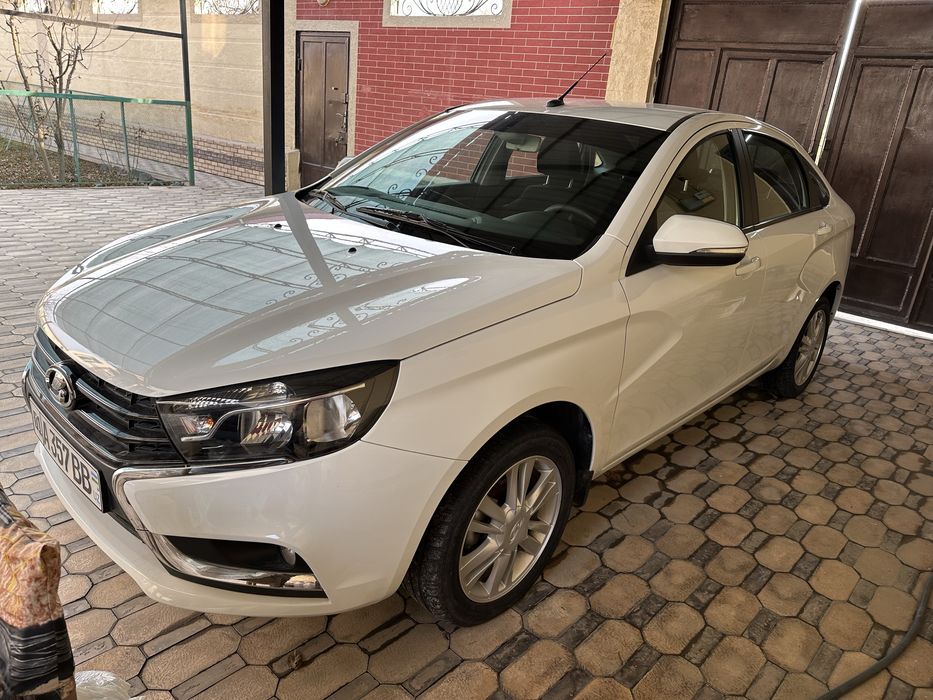 * LADA VESTA 1.8 мех 2018 год одни руки в отличном состоянии срочно!