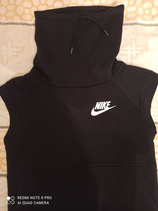 Продам безрукавку Nike. Р-р 46