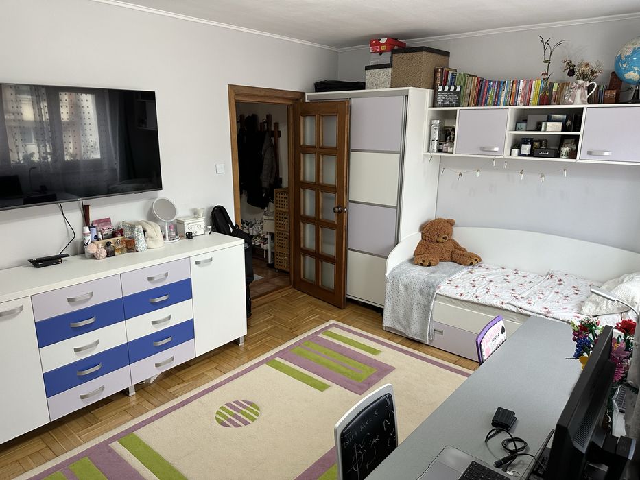 Vand apartament cu 2 camere, decomandat, la etajul 1, 52mp + 8 mp balcon