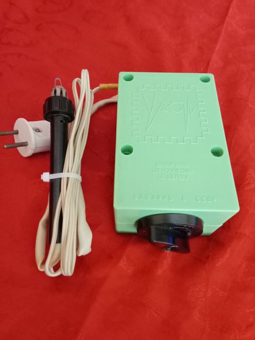 Часы позолота будильник аппарат для выжигания по дереву СССР