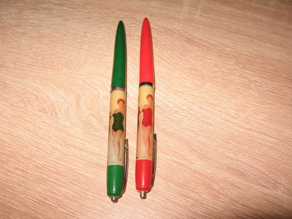 Продавам ретро химикалки и черен ретро телефон