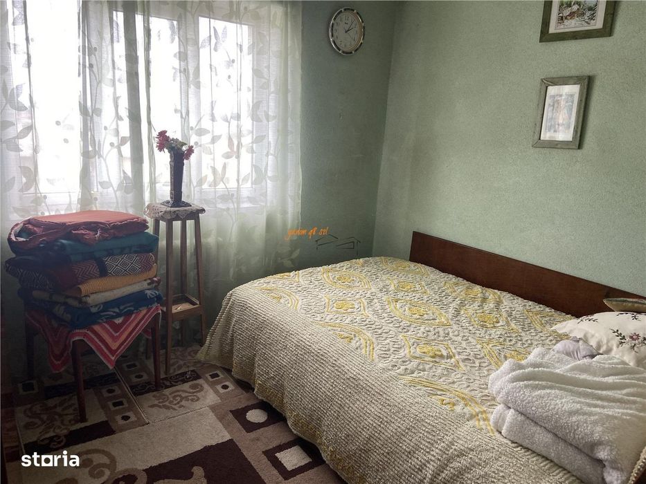 Apartament 3 camere , zona Scoala nr 10 , et 78 , decomandat , liber — fotografia 1