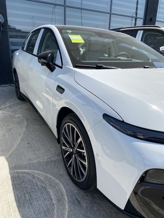 B01 full elector 650 km, oq va qora ranglarda!