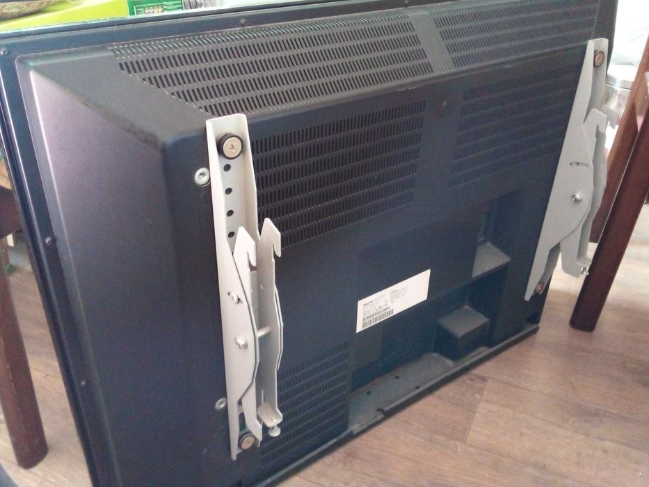 Телевизор большой philips продам