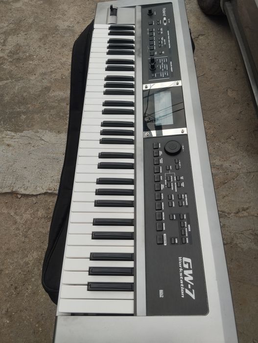 Vând orga Roland Gw 7