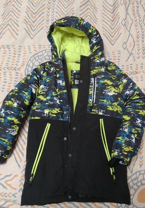 Зимняя куртка на мальчика 10 лет.