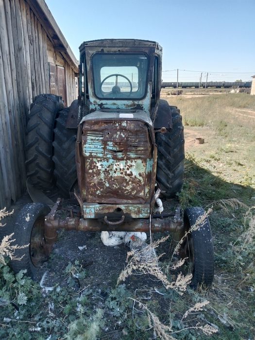 Продам срочно трактор