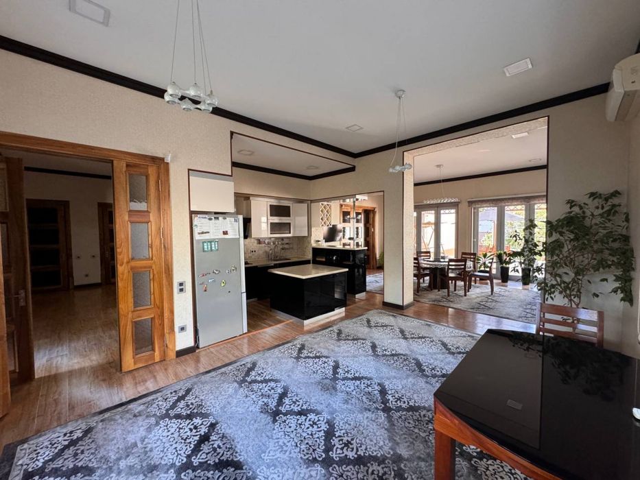 Сдается Срочно Яккасарайский р-н шикарный большой дом