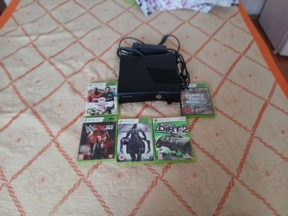 Consolă și jocuri in perfect funcționare xbox 360 slim