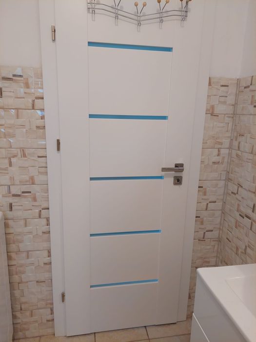 Ușă baie Verte B5 geam mat alb premium balamale/mânere argintii perv 8