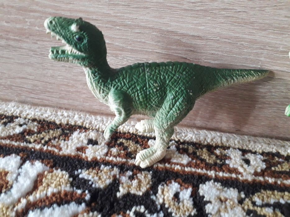Динозаври играчки
