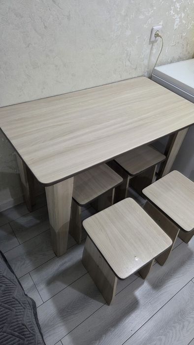 Продам стол со стульями