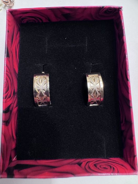 Золотые новые серьги