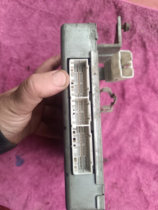 Блок управления подвески LEXUS LS400