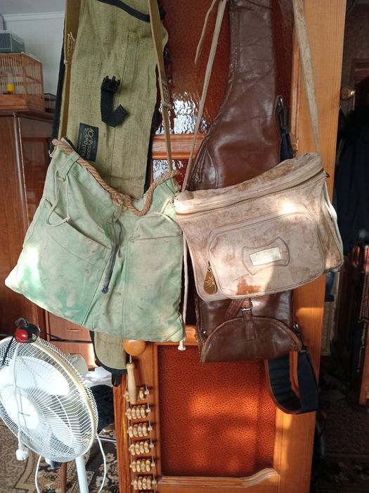 Принадлежности для охоты и рыбалки.