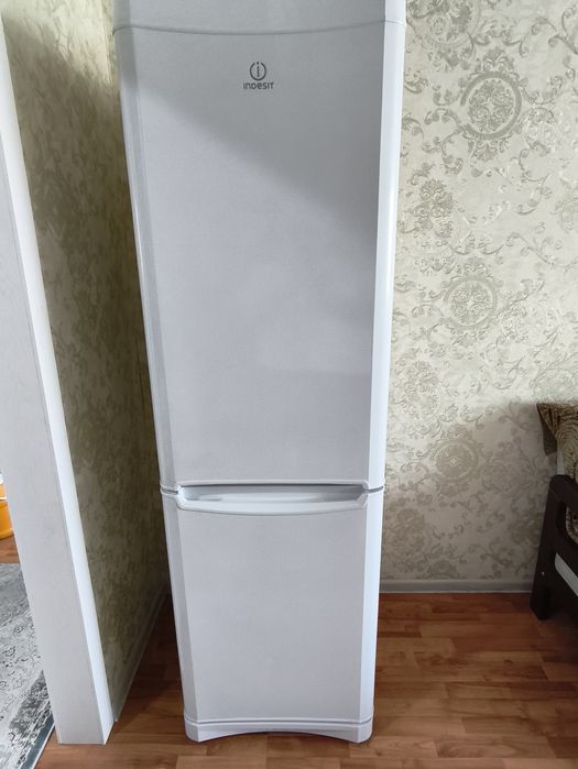 Холодильник Indesit