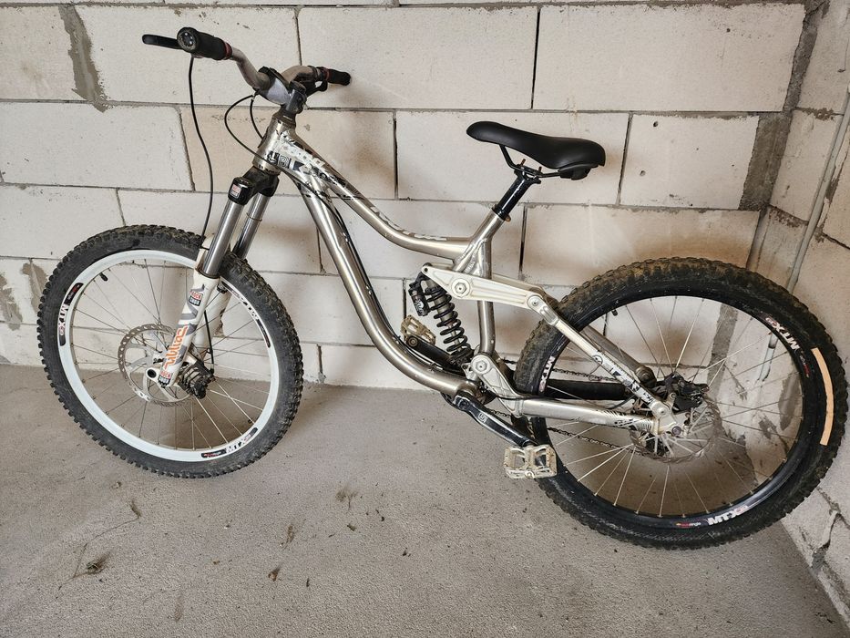 Kona operator downhil!