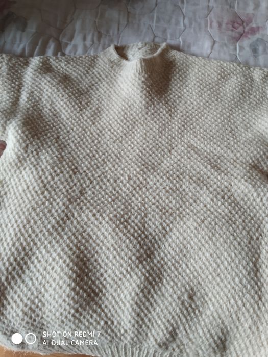 Ръчно плетени фланели и пуловери от вълна Чисто нови