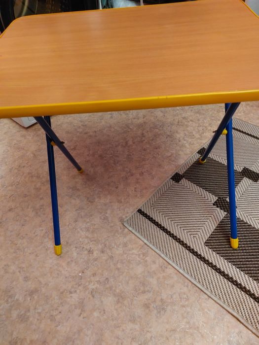 Продам детский столик