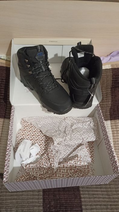 Продам ботинки зимние