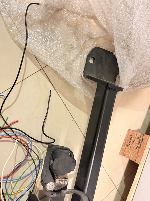 Теглич за BMW X1 F48 оригинален