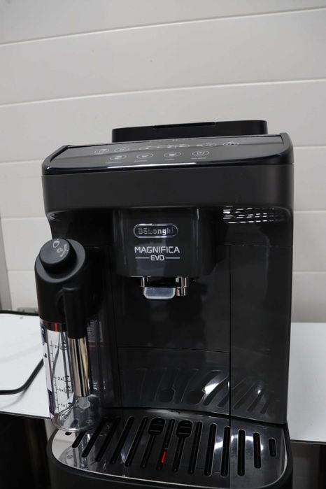 De'Longhi Magnifica Evo ECAM293.52.B  кафемашина с кана за мляко