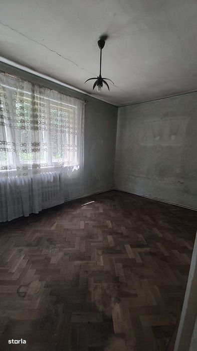 De vanzare apartament 2 camere,parter,aleea Crinilor