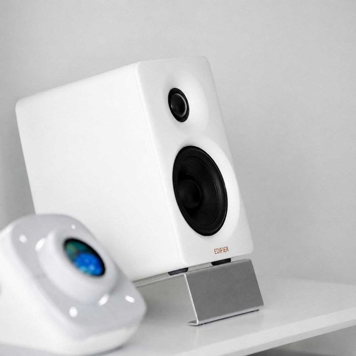 Edifier M60 white