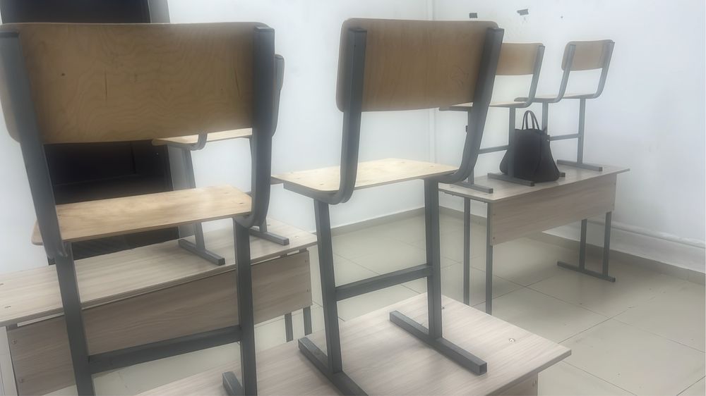 Продам школьные парты и стулья