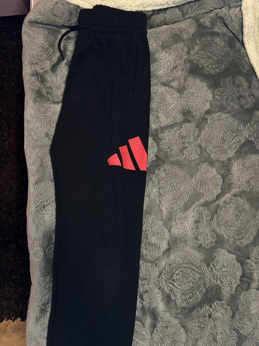 Оригинално долнище Adidas