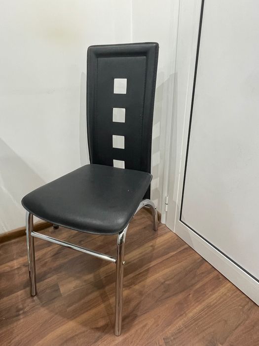 Комплект кухненска маса с два стола