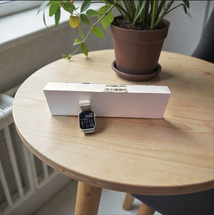 Apple Watch Series 7 GPS 45mm – Cutie originală, stare foarte bună