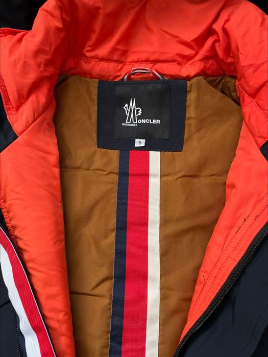Продам зимнюю куртку Moncler