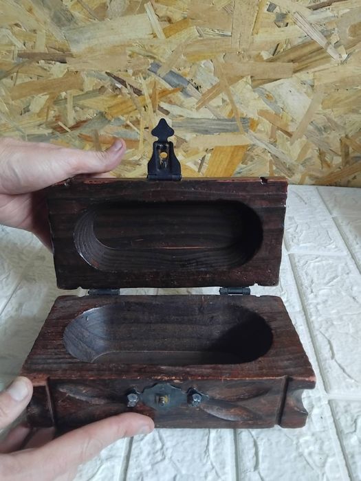 Старо интересно дървено сандъче