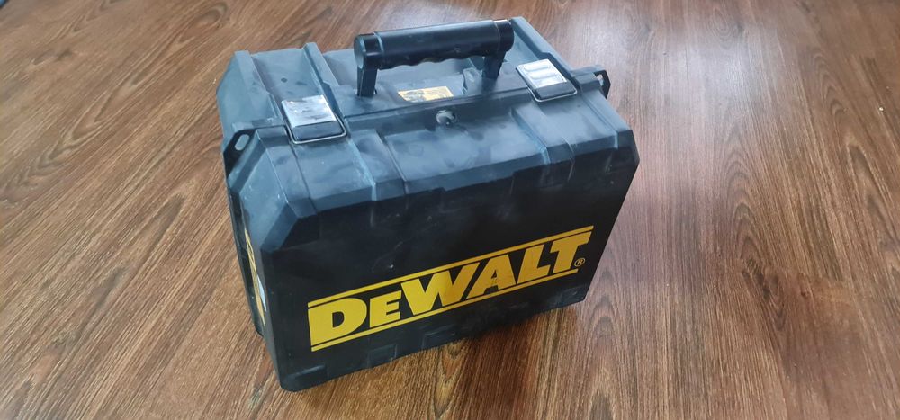 Электрорубанок Dewalt D26500K
