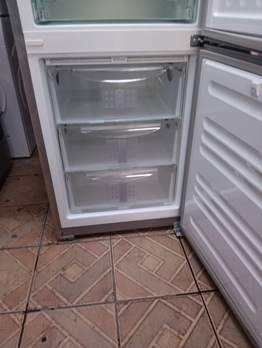 Иноксов хладилник с фризер Liebherr Made in Germany 2 години Гаранция