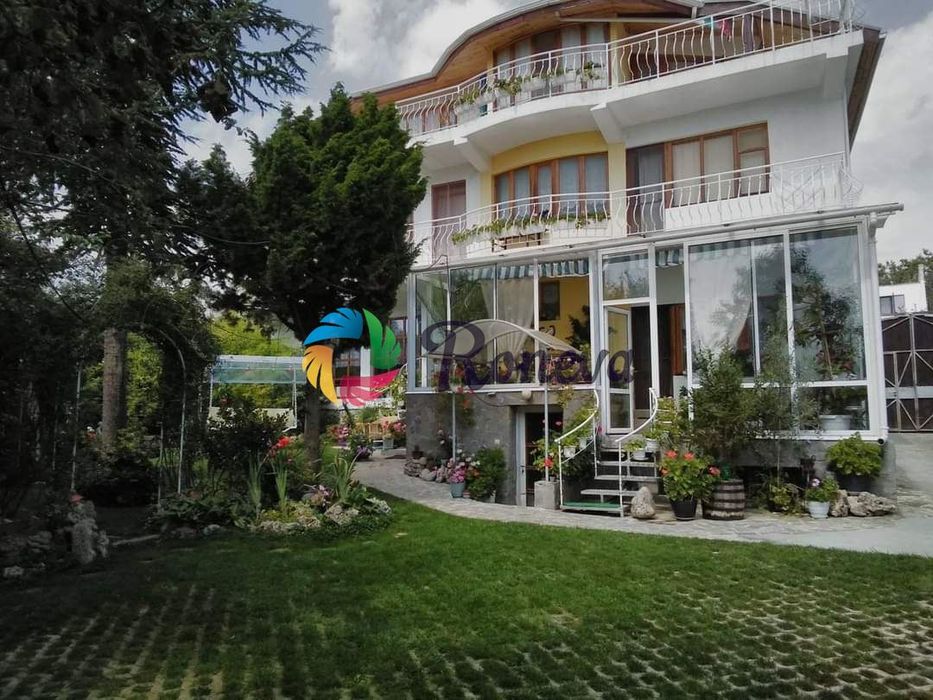 Къща в Варна, област-к.к. Св.Св. Константин и Елена площ 350 цена 420