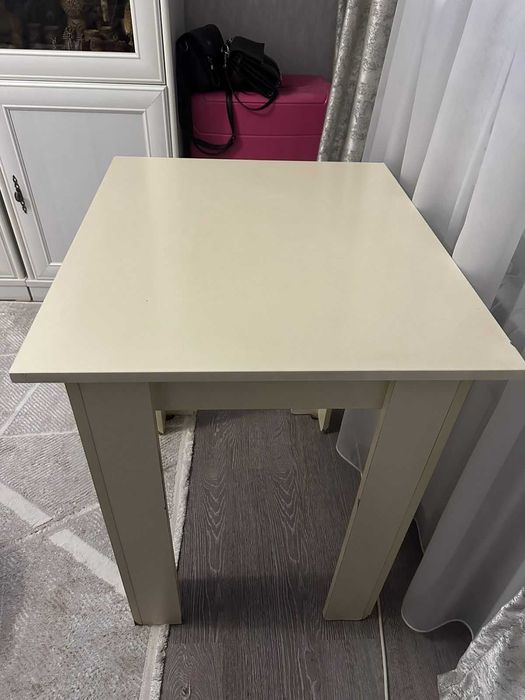 Продам кухонный стол