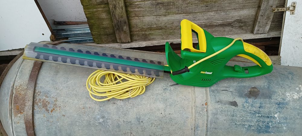 Mașină tuns gard viu electrica