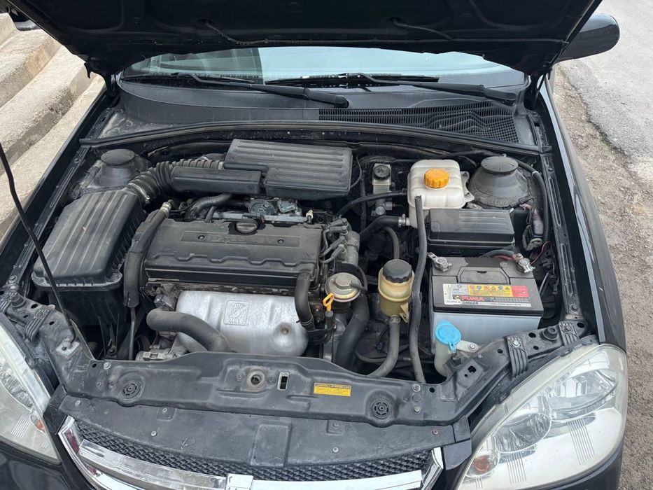 Lasetti 1.8 sotiladi