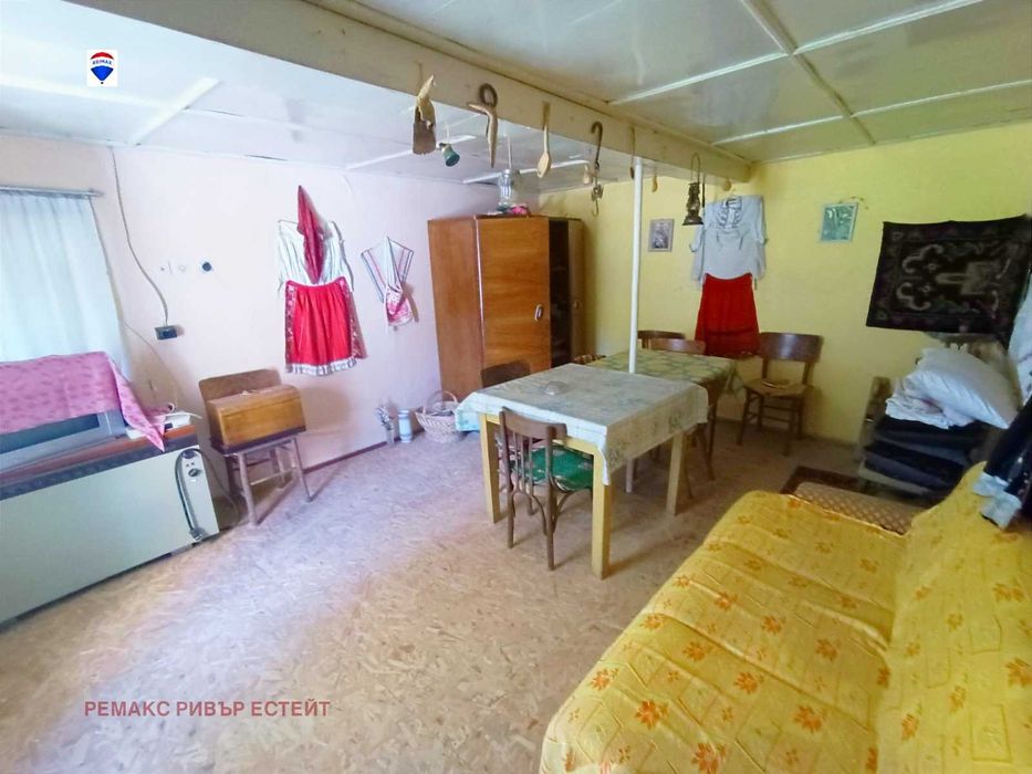 Продава се Къща в с. Юпер, Област Разград - 202 кв.м за 99 €/кв.м - Снимка #4