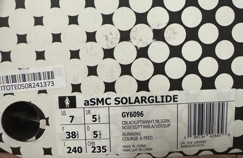 Кроссовки женские