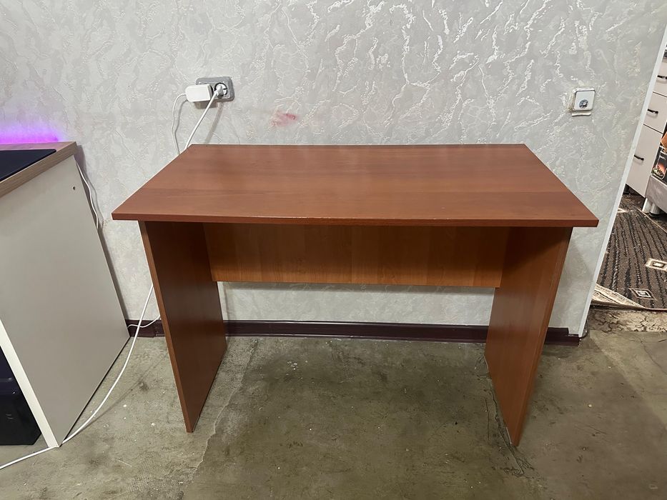 Продается стол  2 стола новые
