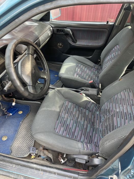 Mazda 323 автомат 1993 г.в.