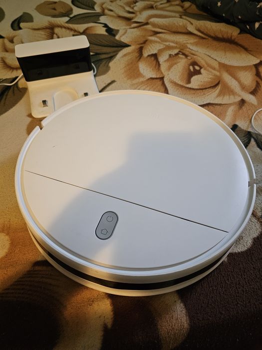 Vând doi roboti aspirator xiomi