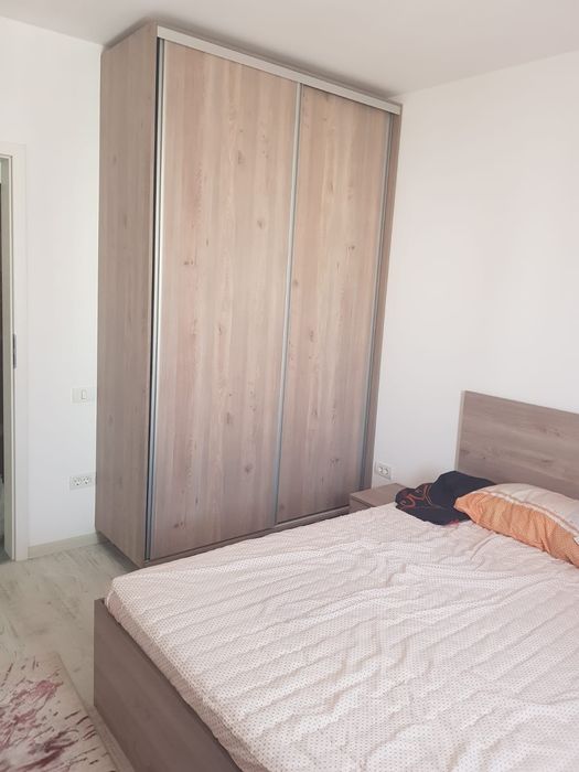 Închiriez apartament cu 3 camere