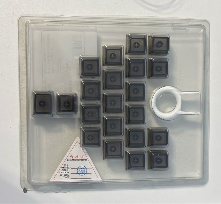 Черные кейкапы в форме сердечка